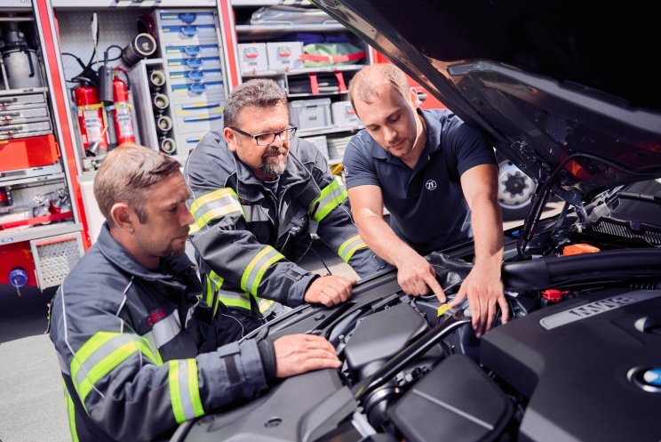 ZF Aftermarket trains fire fighters in handling electrified vehicles